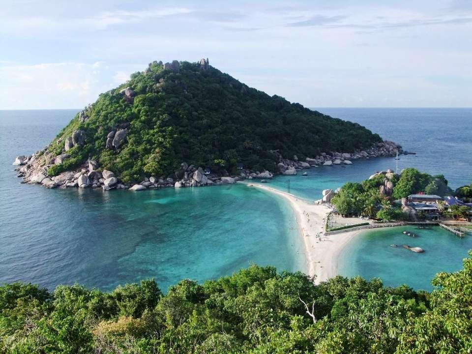 衣服上有黑道让淘宝店补偿10元不知道合理不？是否需要提出，帮看看
