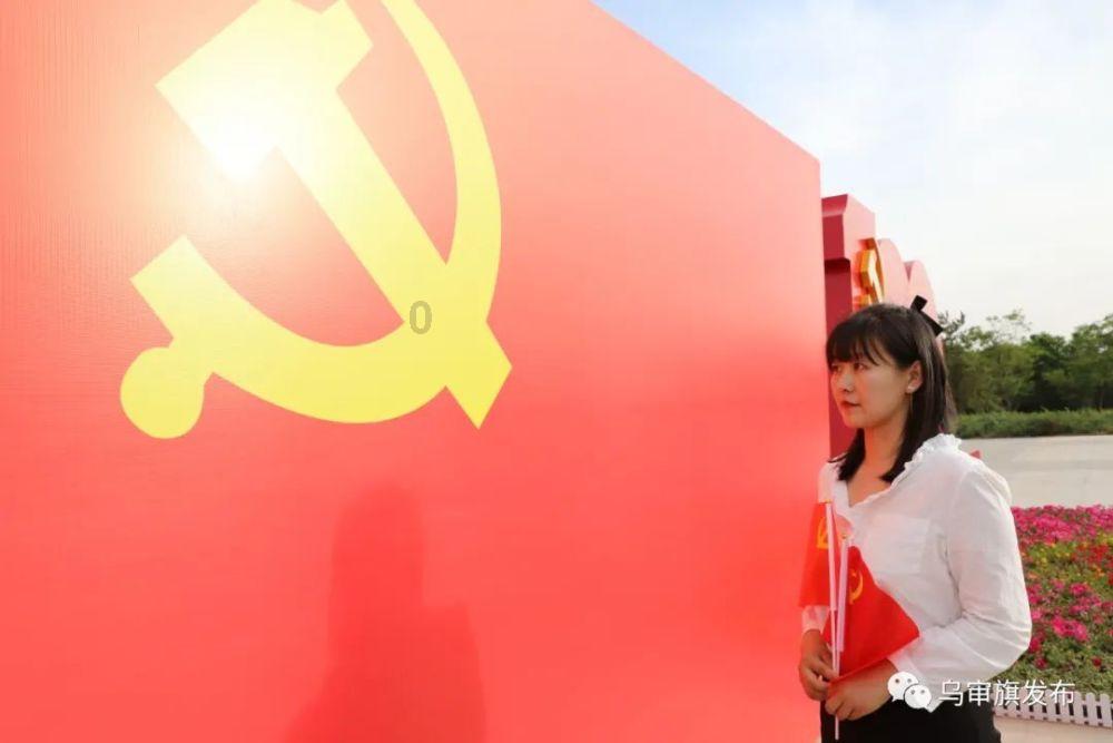 俄乌冲突背后的逻辑：三笔巨款全部流向一家公司，真相如此黑暗