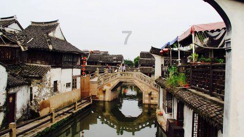 面对那么多人唱歌怎么缓解压力？